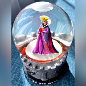 Disney Villains Snow White Evil Queen Musical Snowmotion Snow Globe